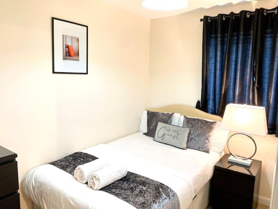 Amazing 2-Bed City Centre Apt With Parking コヴェントリー エクステリア 写真
