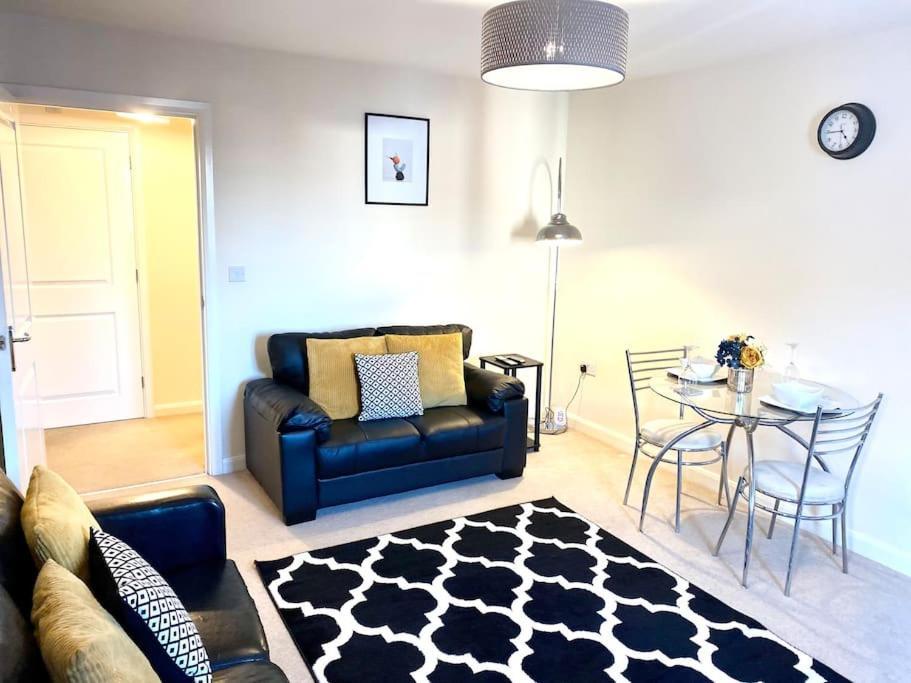 Amazing 2-Bed City Centre Apt With Parking コヴェントリー エクステリア 写真