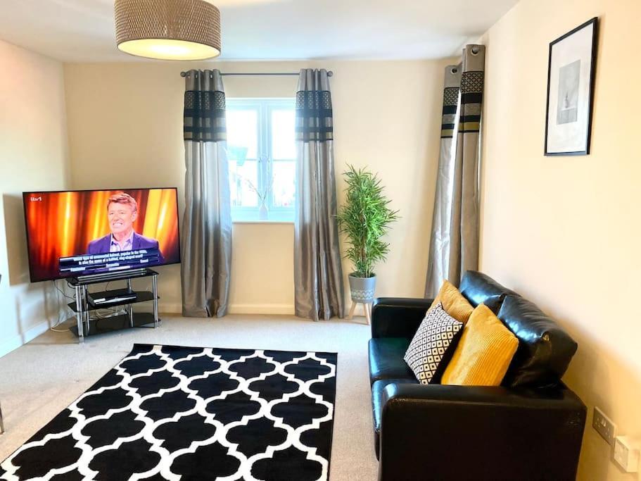 Amazing 2-Bed City Centre Apt With Parking コヴェントリー エクステリア 写真