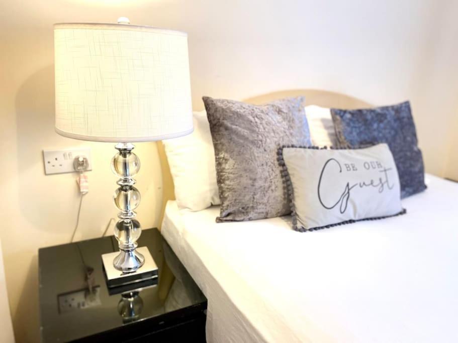 Amazing 2-Bed City Centre Apt With Parking コヴェントリー エクステリア 写真