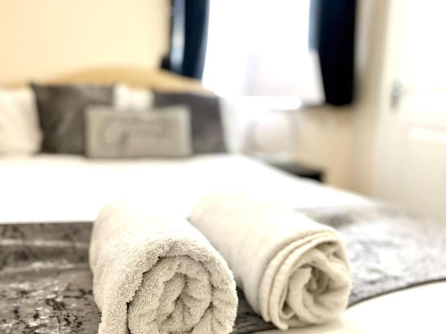Amazing 2-Bed City Centre Apt With Parking コヴェントリー エクステリア 写真